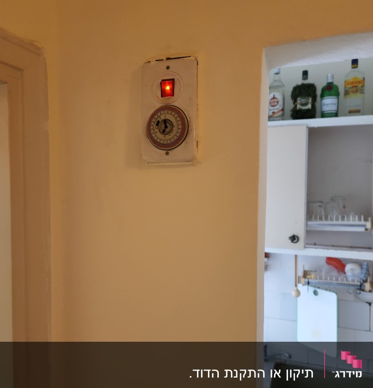 מתג דודי שמש עם נורית חיווי דולקת